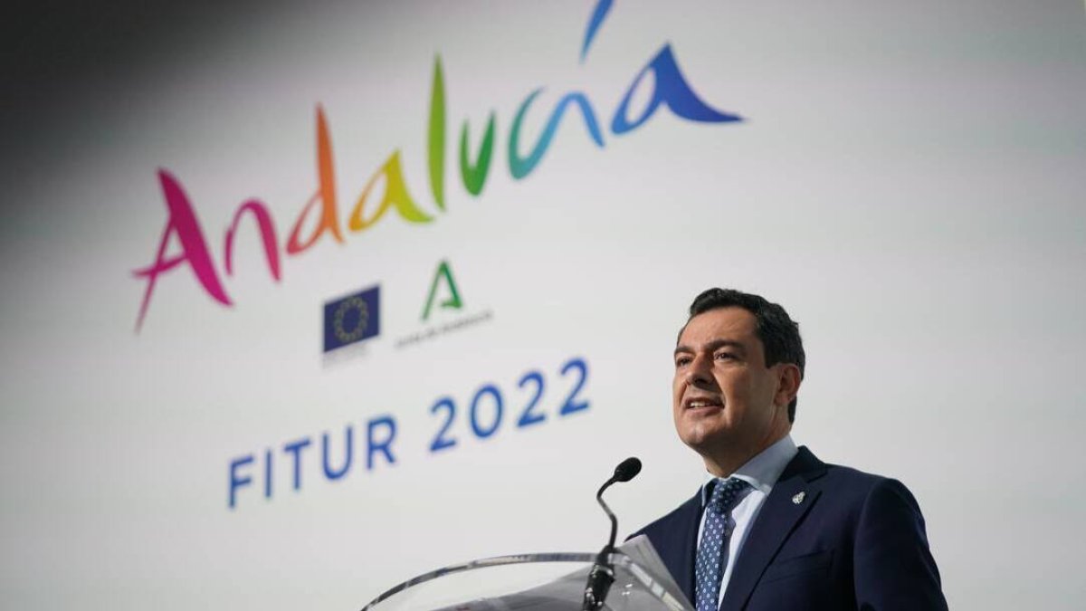 El presidente de la Junta de Andalucía, Juanma Moreno, en la presentación de la oferta turística andaluza en Fitur.
