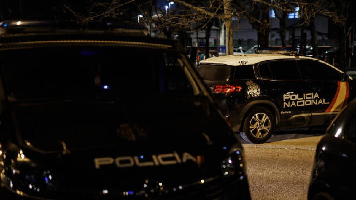 Los investigadores han pasado toda la noche recogiendo pruebas y analizando la escena del crimen