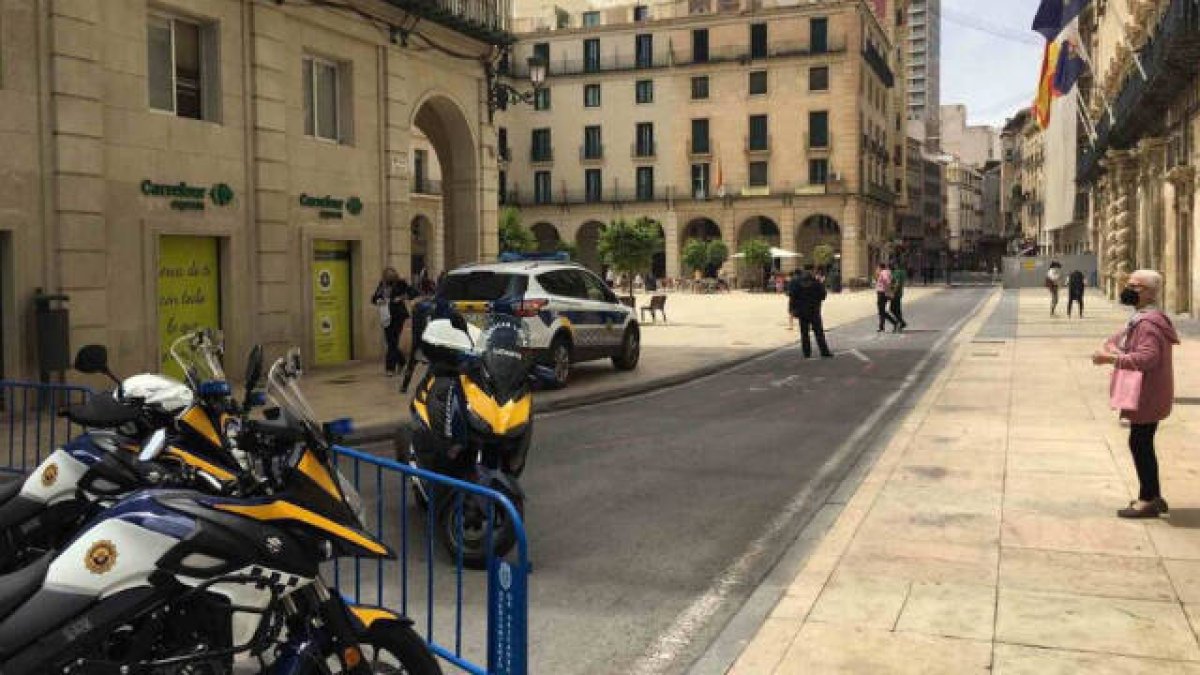 Calle Rafale Altamira cortada al tráfico