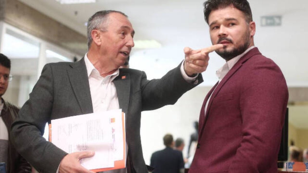 Joan Baldoví, diputado de Compromís, con Gabriel Rufián de ERC