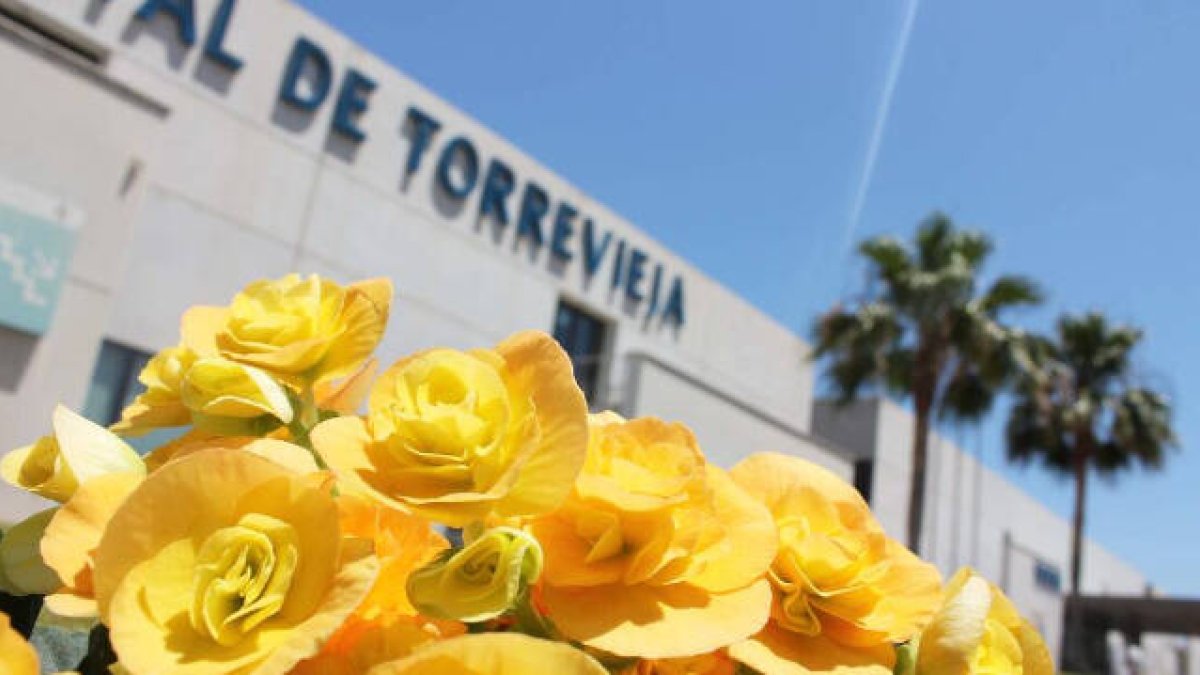 El Hospital de Torrevieja ha implantado medidas para mejorar su impacto en el medio ambiente
