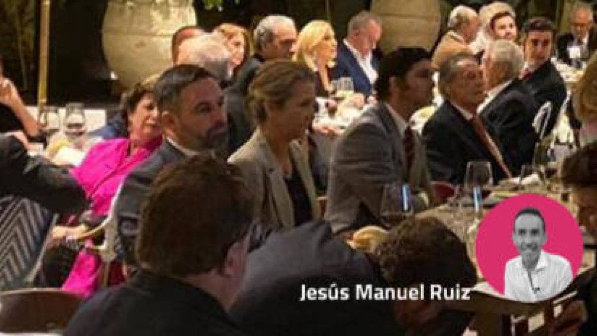 Jaime Ostos (derecha), la Infanta Elena y Santiago Abascal