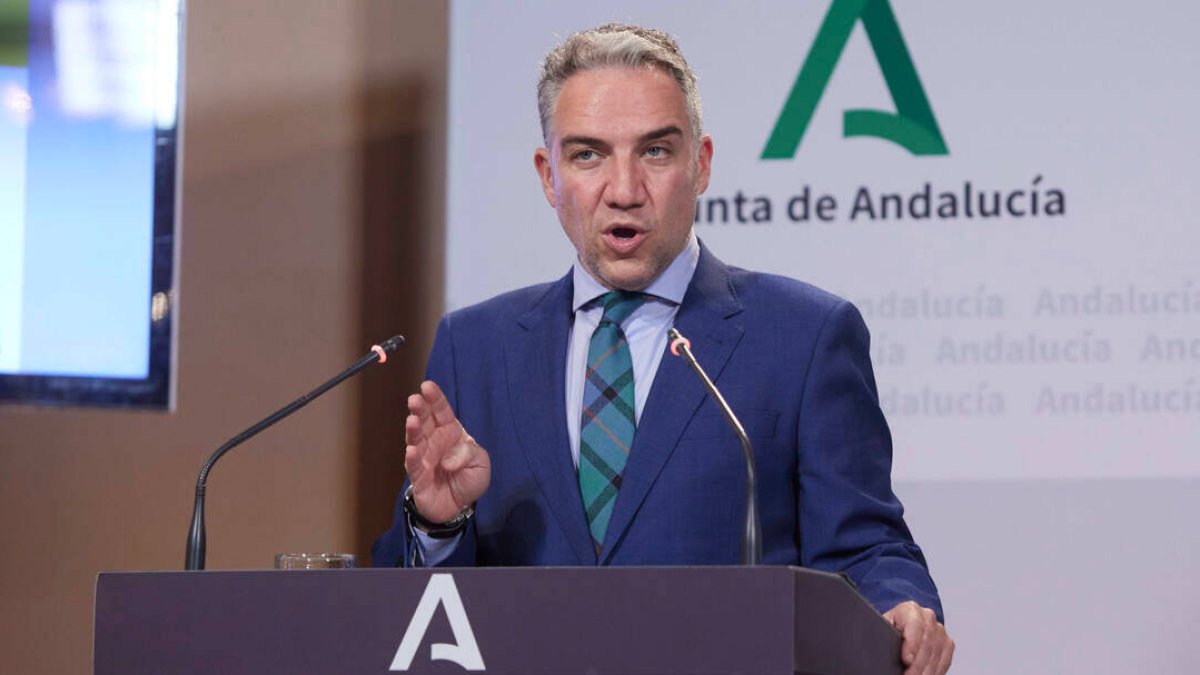 El portavoz del Gobierno de la Junta de Andalucía, Elías Bendodo (PP), hoy en rueda de prensa.