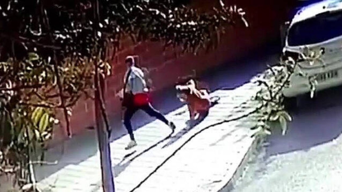 Una de las víctimas fue arrojada contra el suelo, golpeándose la cabeza contra el pavimento y perdiendo el conocimiento