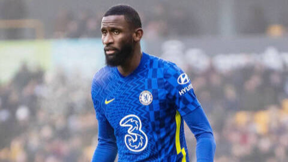 Antonio Rudiger durante un partido con el Chelsea.