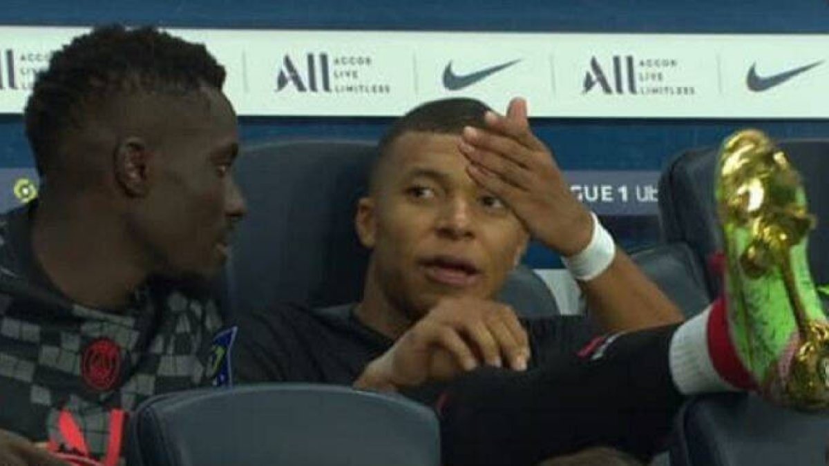 Mbappé conversa con Gueye