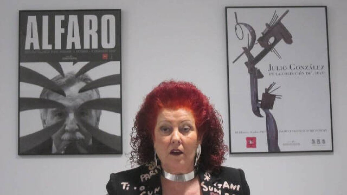 Consuelo Císcar, durante su etapa en la dirección del Instituto  Valenciano de Arte Moderno.