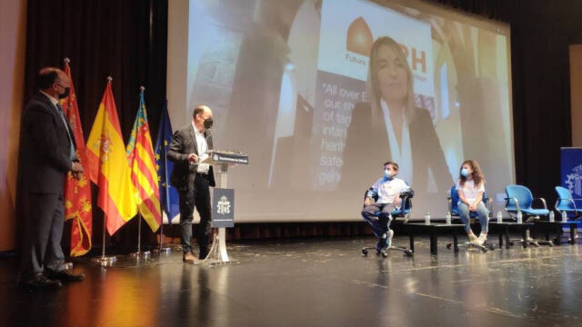 El alcalde de Orihuela, Emilio Bascuñana, y el concejal de Patrimonio Histórico, Rafael Almagro, han presentado el vídeo