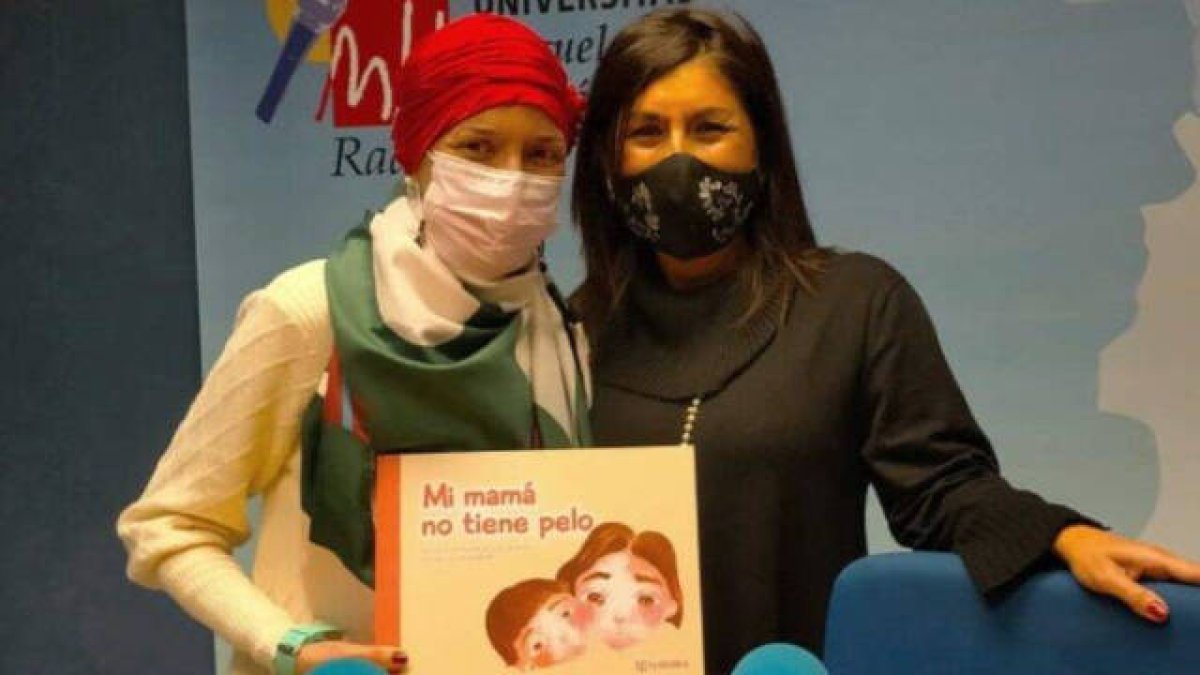 Olga Abellán, a finales de noviembre durante la presentación de su libro en la Universidad MIguel Hernández.
