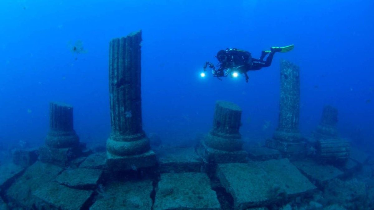 Imagen de un buzo en las costas de Granada del área de Turismo Almuñecar-La Herradura.
