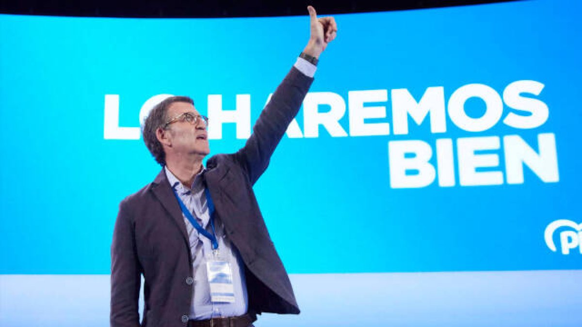 Alberto Núñez Feijóo tras su discurso en el XX Congreso del PP en Sevilla