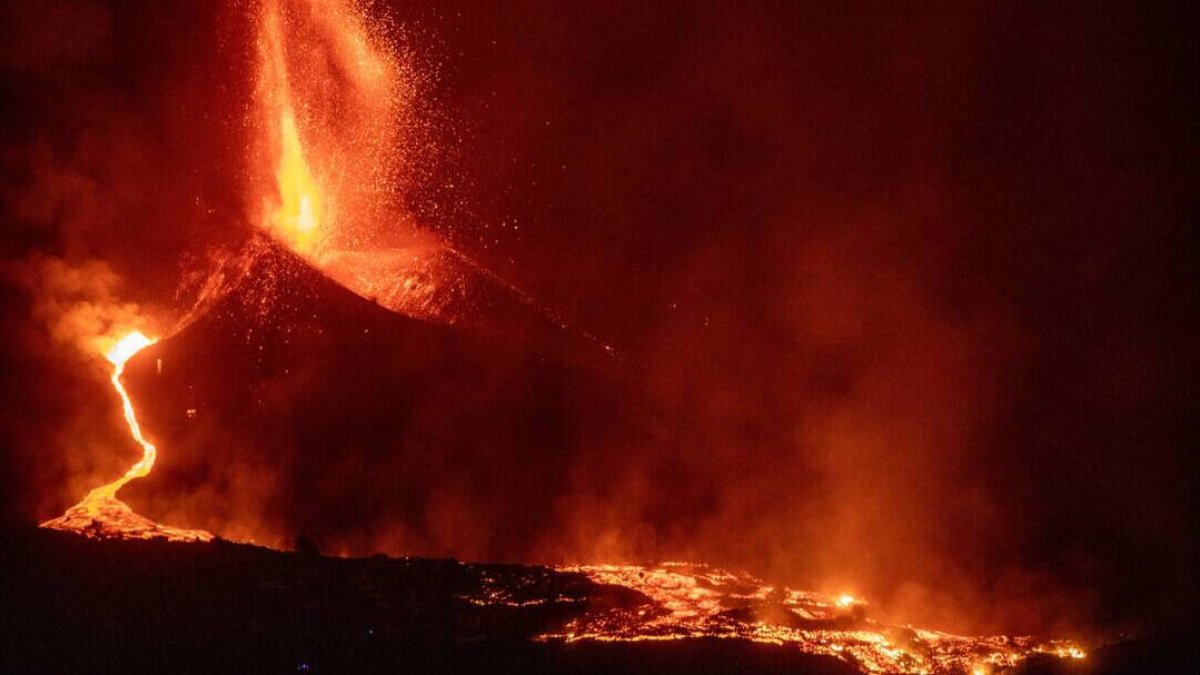 La nueva colada de lava del volcán de Cumbre Vieja