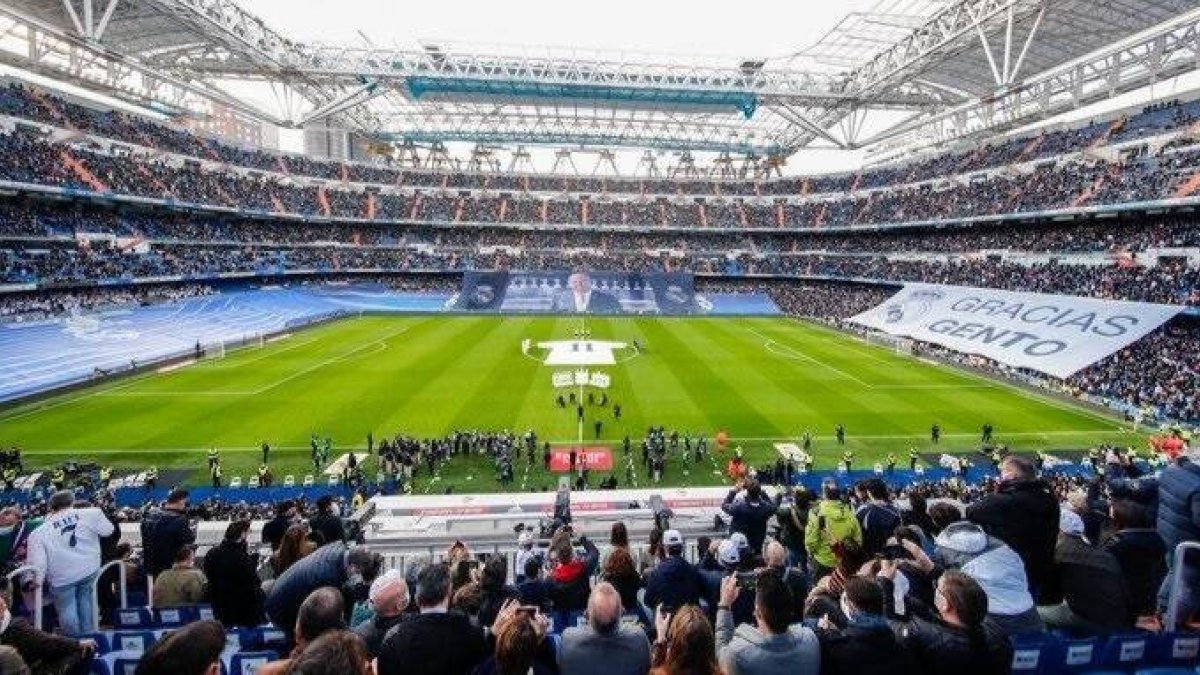 Homenaje a Paco Gento en el Bernabéu.