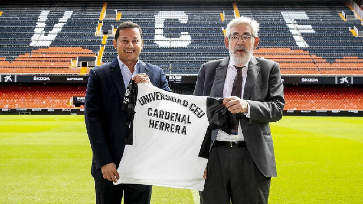 Anil Murthy en la firma del convenio con el CEU donde pronunció su polémico discurso