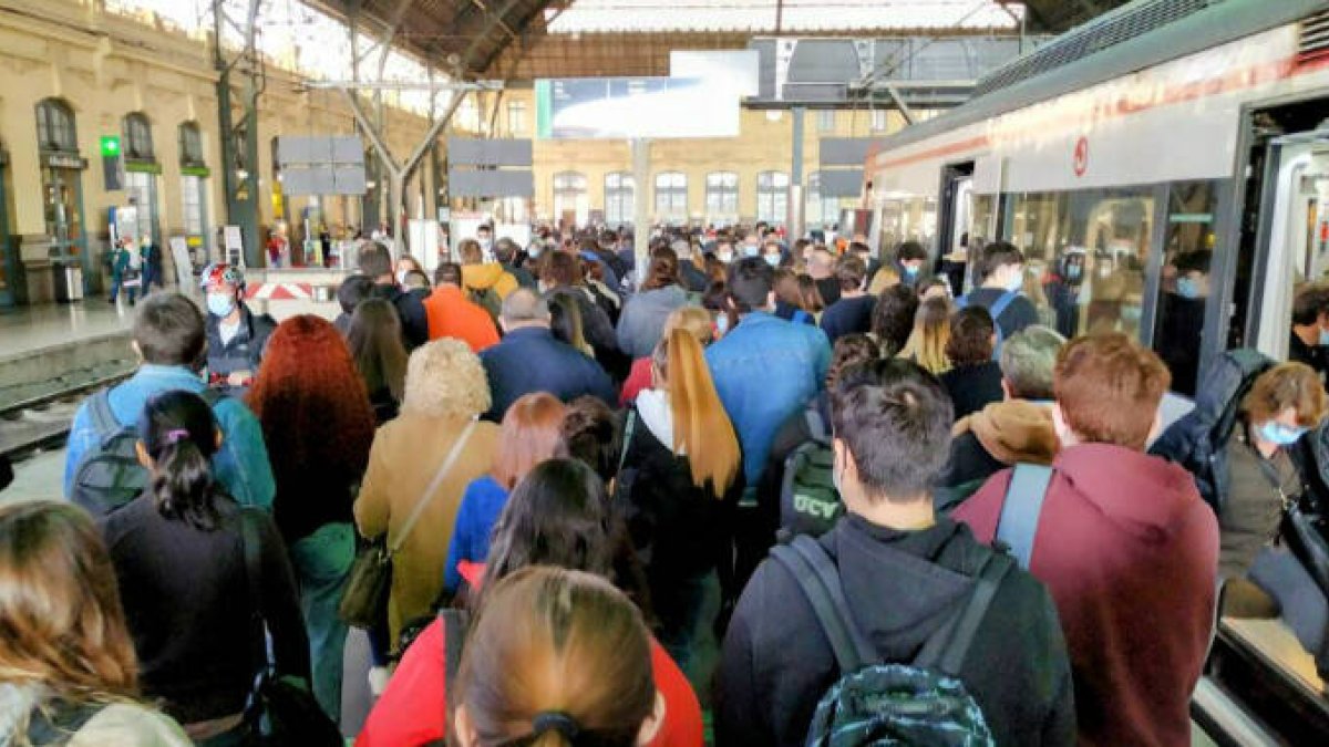 Aglomeraciones en la Estación del Norte (Valencia)