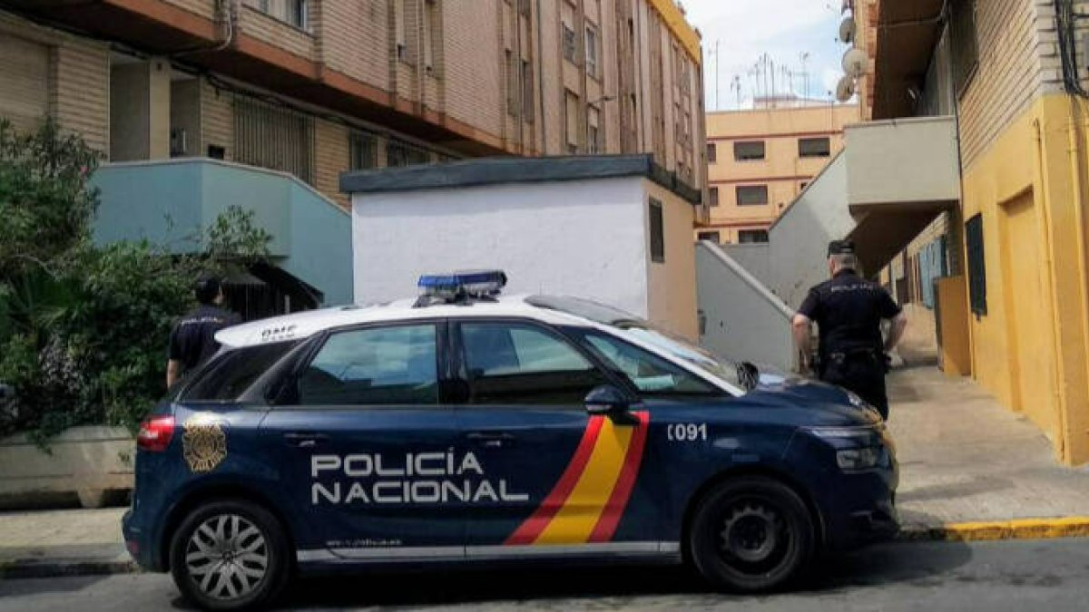 Detenidos dos taxistas y una mujer por estafar 68.000 euros a una anciana