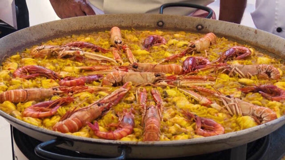 Imagen de una fideuà