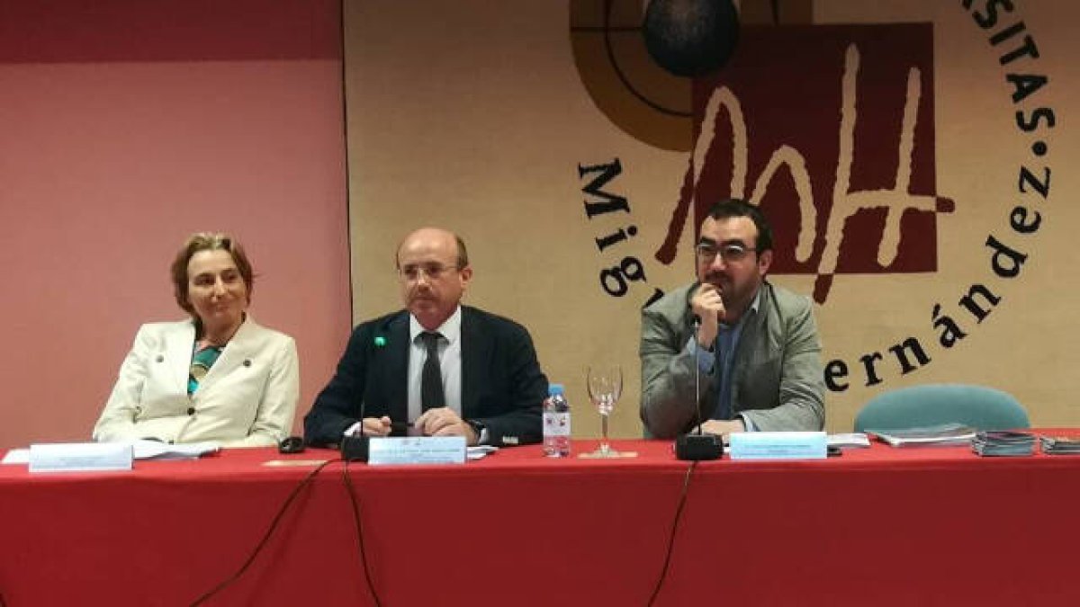 Componentes de la Cátedra Iberoamericana Alejandro Roemmers de Industrias Culturales y Creativas durante su presentación