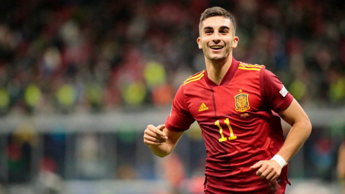 Ferrán Torres, durante un partido con España