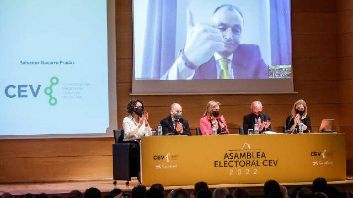 El presidente de la Confederación Empresarial de la Comunitat Valenciana, Salvador Navarro, interviene de manera telemática, tras ser reelegido.