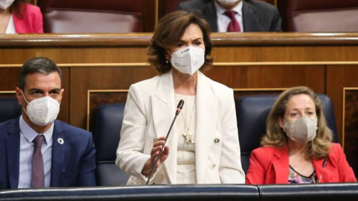 VOX desespera a Carmen Calvo por sacarle los colores con el desastre de Ceuta