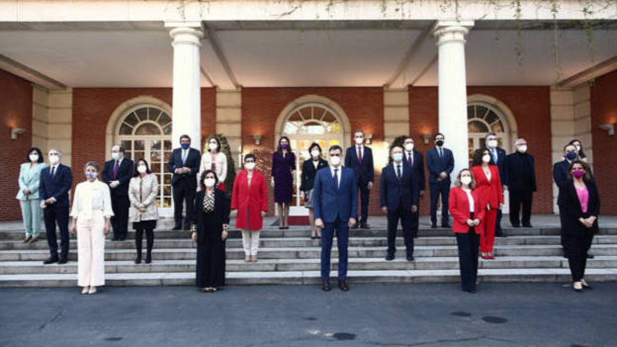 El Gobierno en su última foto de familia, tras la incorporación de Ione Belarra.