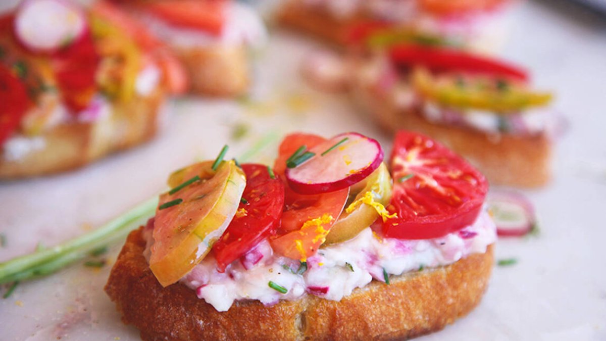 Sándwich abierto de verano