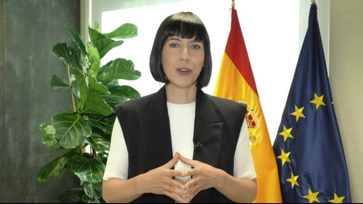 La ministra de Ciencia, Diana Morant, despreciando la rebaja del IVA del gas
