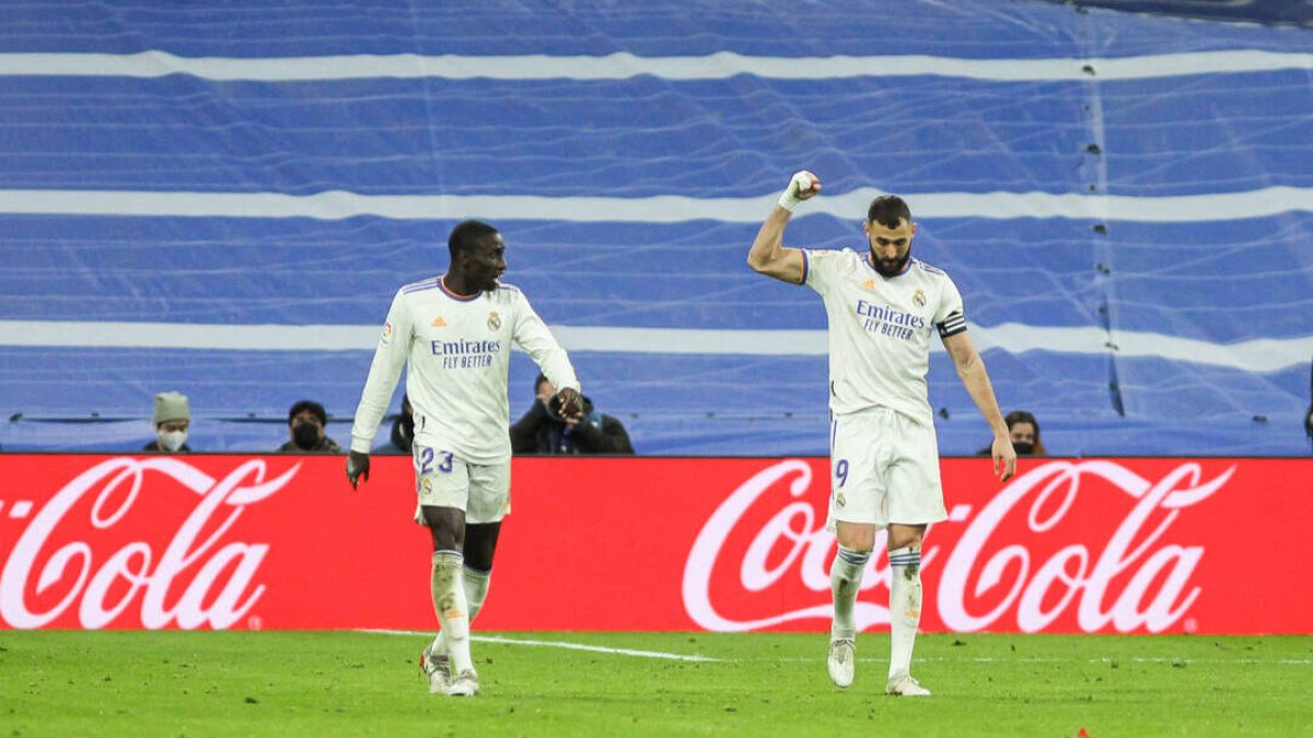 Benzema, durante un partido con el Real Madrid