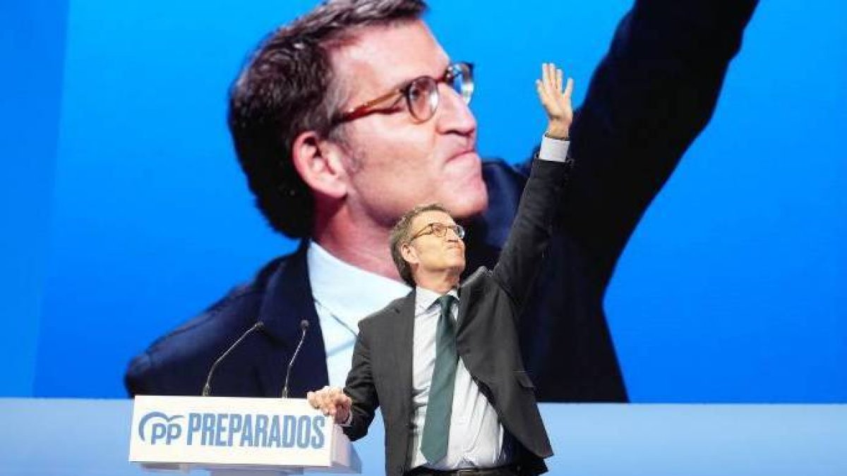 Feijóo, justo hace un mes, cuando fue elegido presidente del PP.