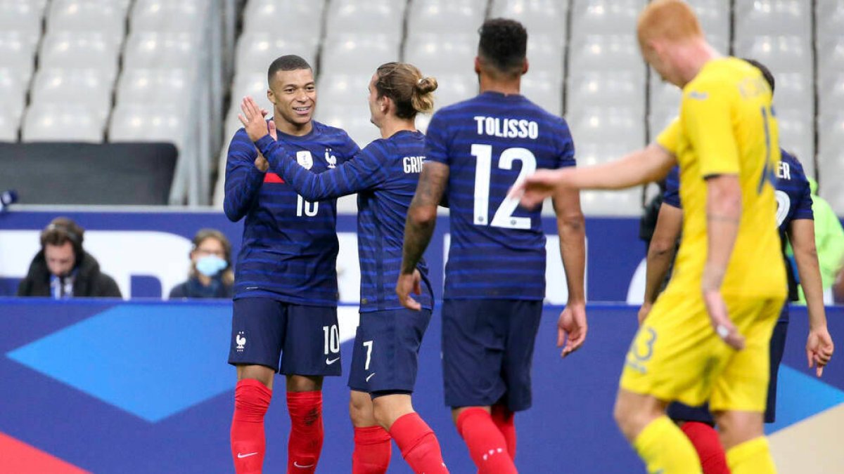Mbappé y Griezmann, en un partido amistoso de la selección francesa.