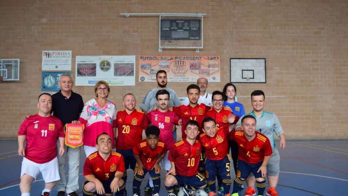 Imagen de la Selección Española de Talla Baja en el pabellón municipal de Picassent - AJUNTAMENT DE PICASSENT
