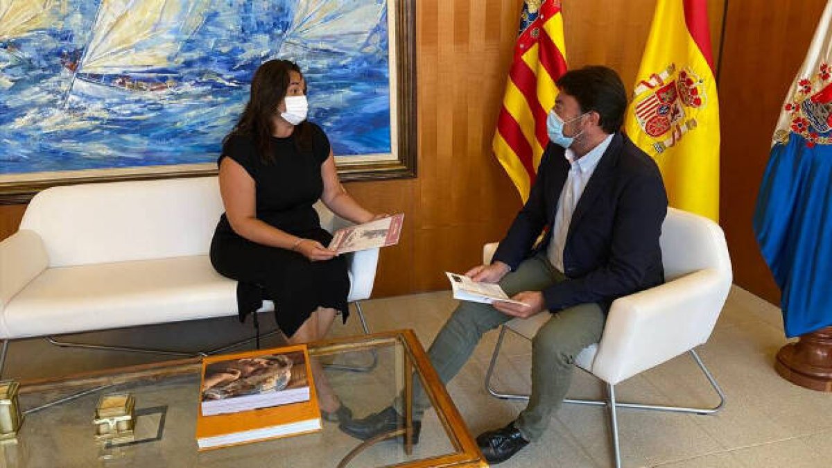 El alcalde de Alicante, Luis Barcala, recibió a Anaís Ferrández en el Ayuntamiento