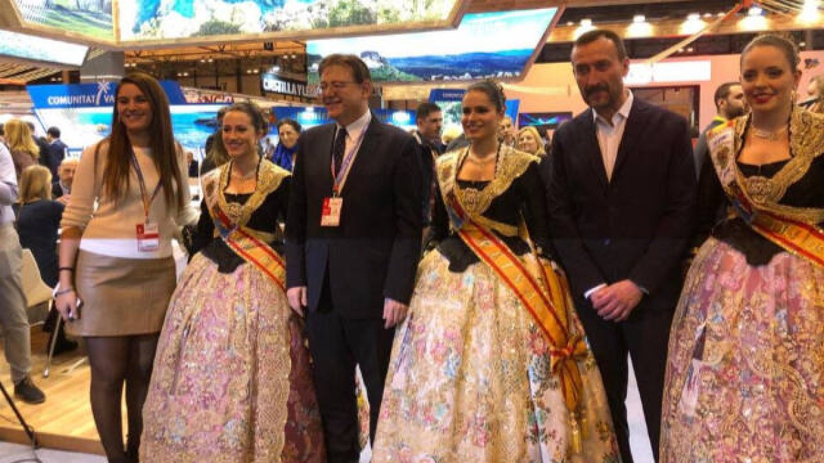 El alcalde de Elche, Carlos González, y Ximo Puig, en ediciones anteriores de Fitur