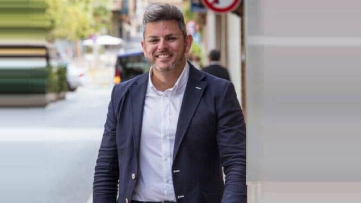 Iñaki Cantonnet Vicuña, Policía Local aspirante al puesto de inspector en Santa Pola