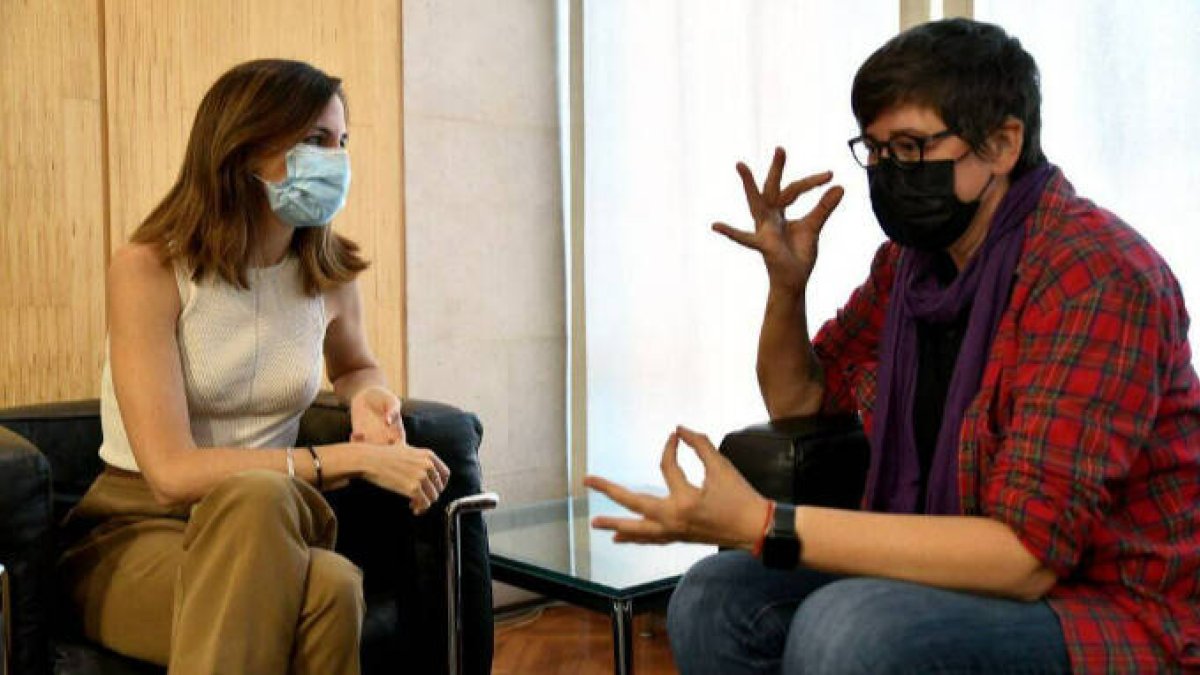 Ione Belarra junto a Pilar Lima