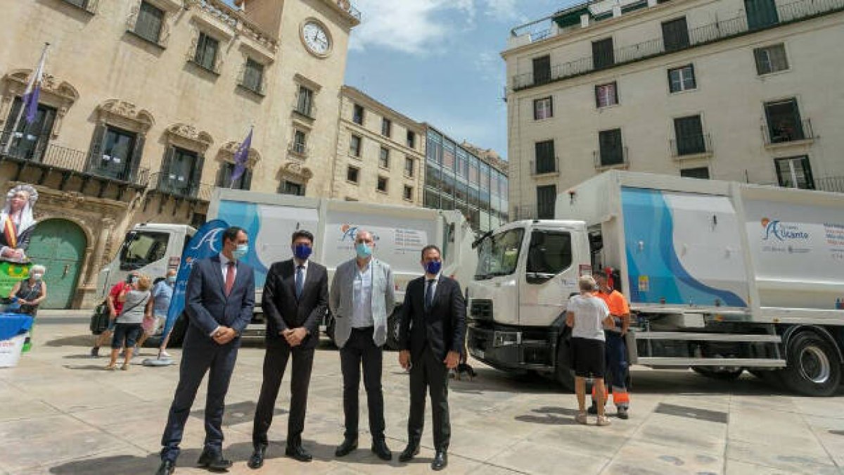 Alicante recibe el premio Escoba de Platino 2022 a la mejora de la limpieza