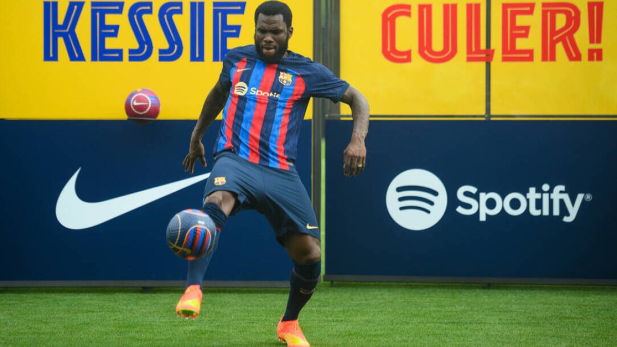 Kessié, durante su presentación con el Barcelona