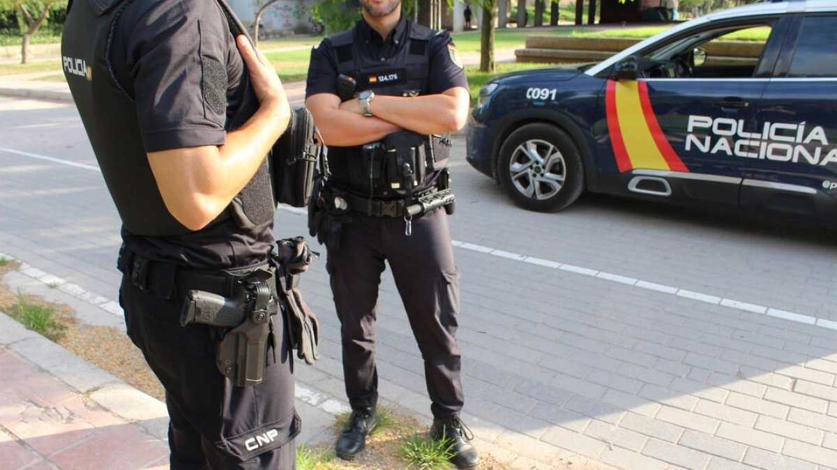 Agentes de la Policía Nacional - POLICÍA NACIONAL