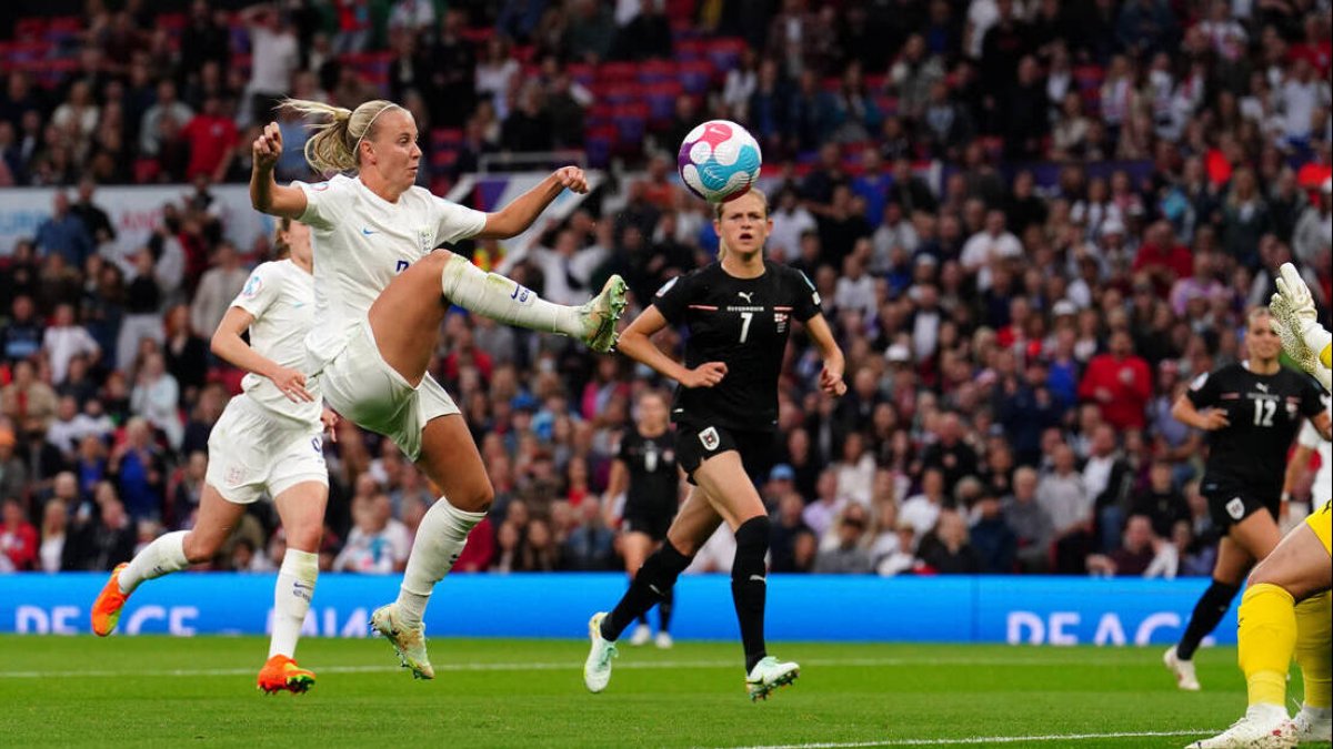 Fotografía del partido inaugural de la Eurocopa de fútbol femenino.