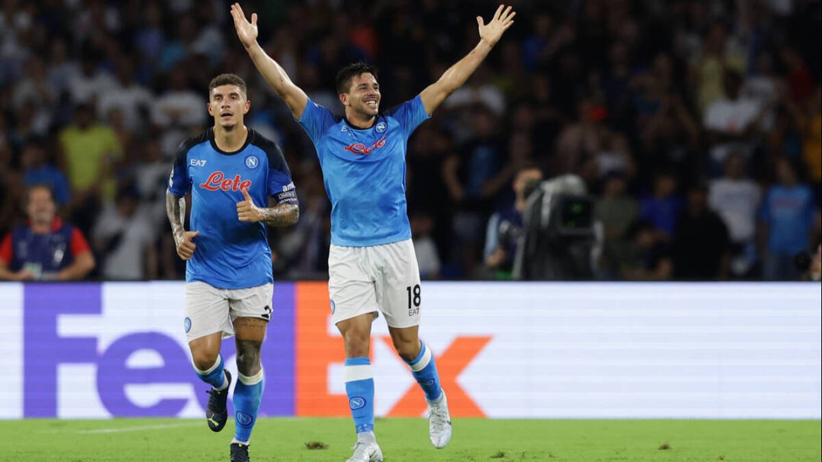 Giovanni Simeone, celebrando su gol ante el Liverpool.