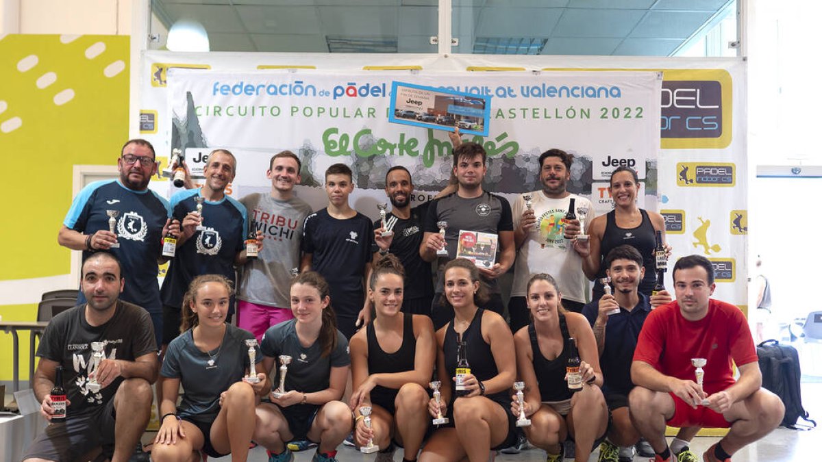 Imagen de los finalistas de esta cuarta prueba del Circuito Popular de Pádel El Corte Inglés Castellón 2022 - EL CORTE INGLÉS