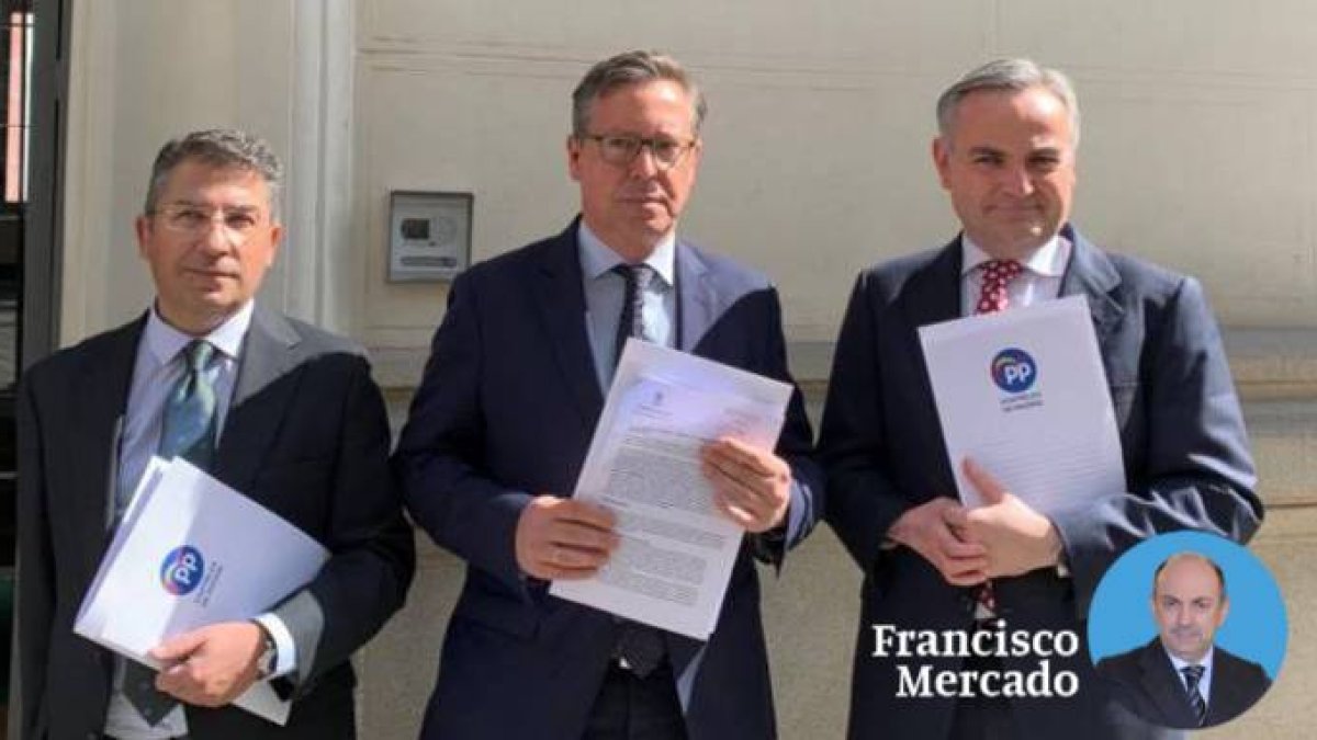 El portavoz del PP de Madrid, Alfonso Serrano, frente a la Fiscalía Anticorrupción.
