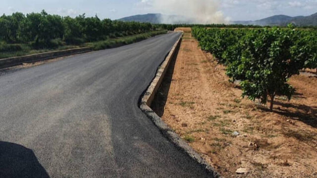 Camino en Benaguasil recién asfaltado