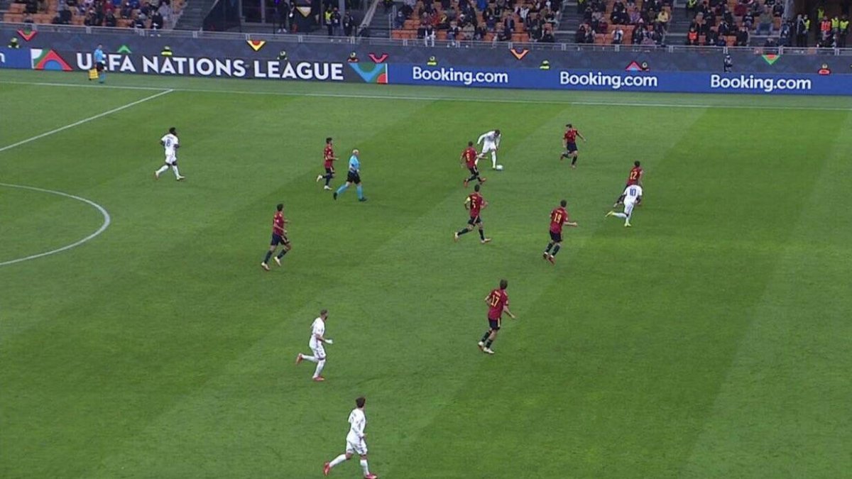 Mbappé arranca en posición adelantada