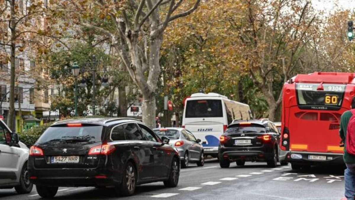 Retención en la avenida Fernando el Católico.