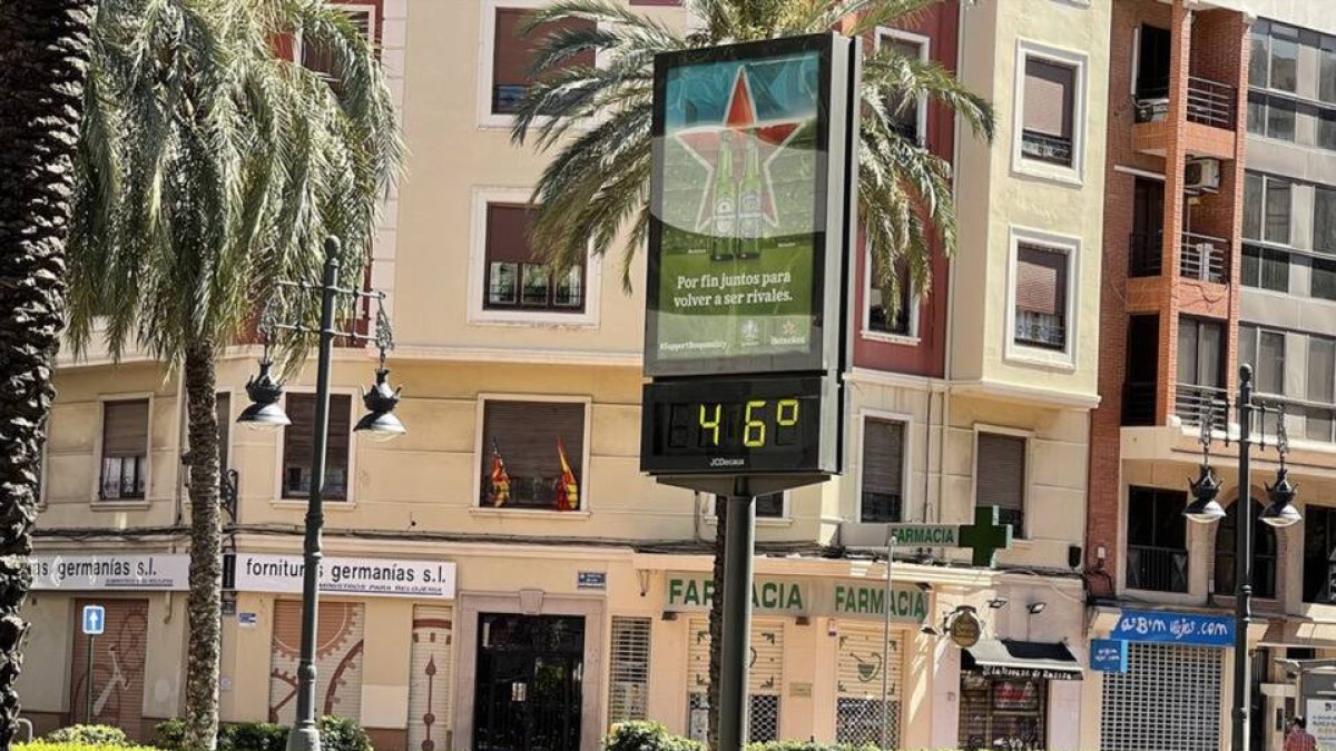 Imagen de archivo I Un termómetro en Valencia.