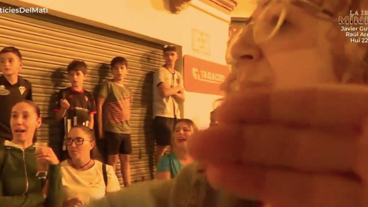 Frame del vídeo en el que se ve esta virulenta reacción hacía las trabajadoras de À Punt - A PALA 9