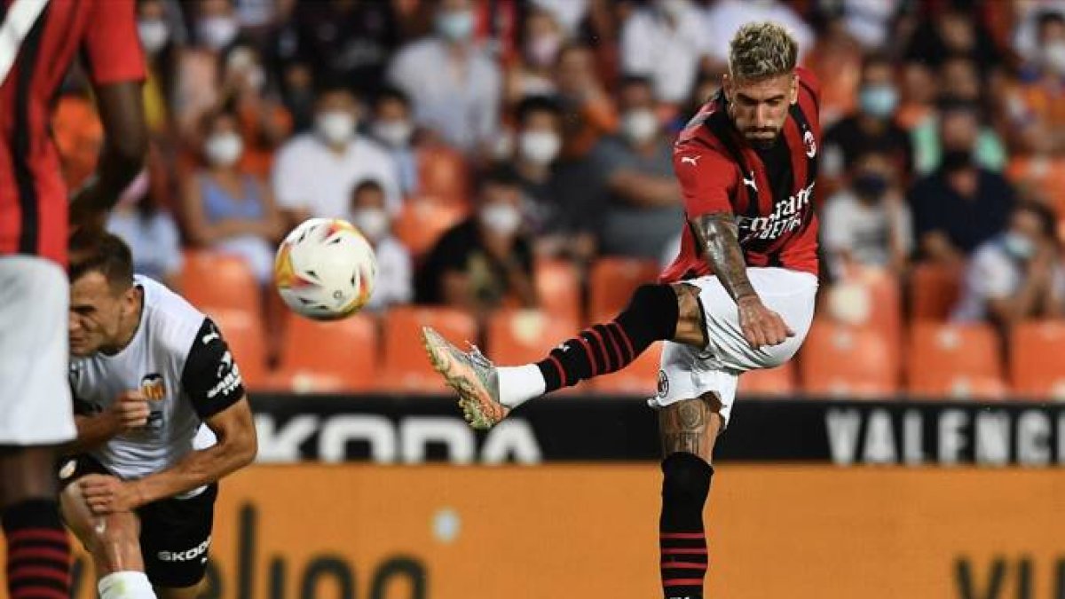Samu Castillejo en el partido del Trofeu Taronja del verano pasado - AC MILÁN