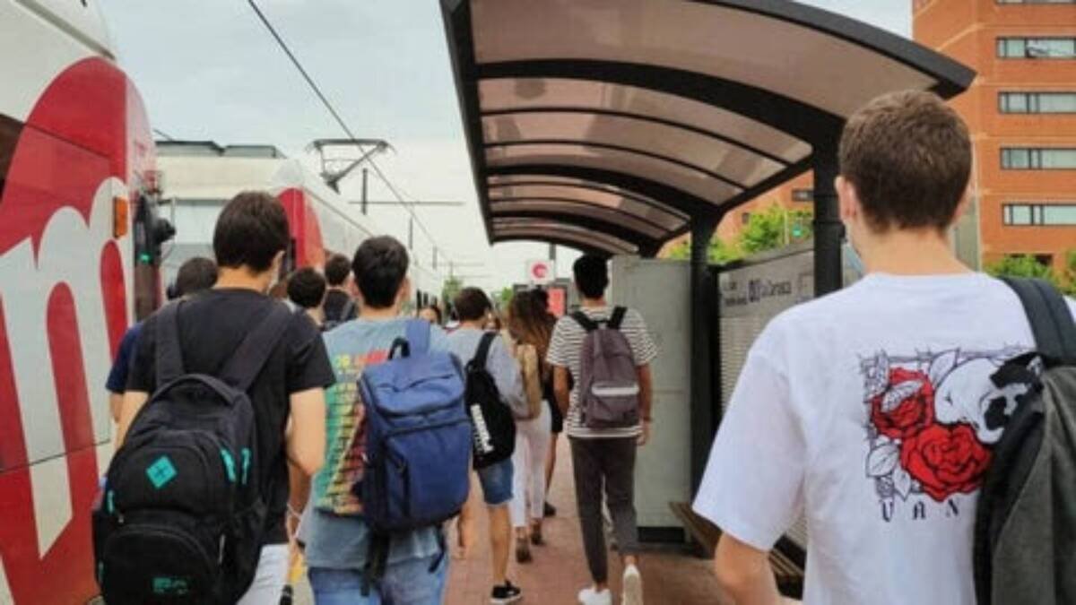 Jóvenes en Metrovalencia.
